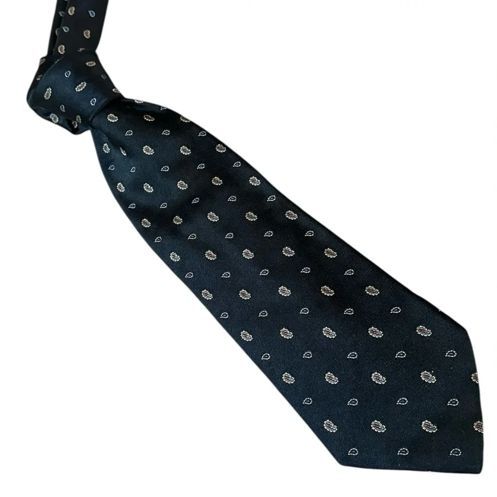 Elegant Navy Teardrop Paisley Tie